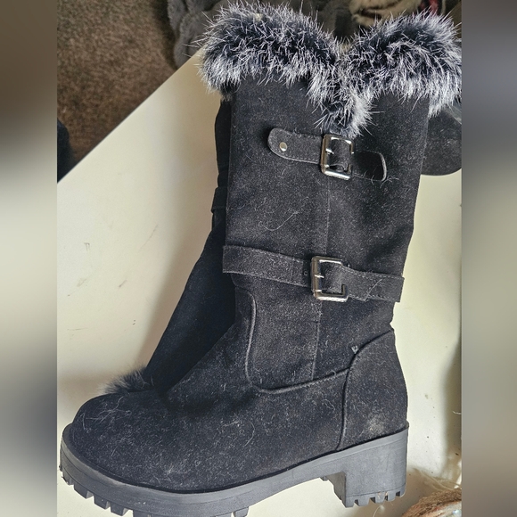 Women's Black Fur-Trimmed Boots - Picture 2 of 3